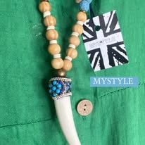 Colar Dente com Contas